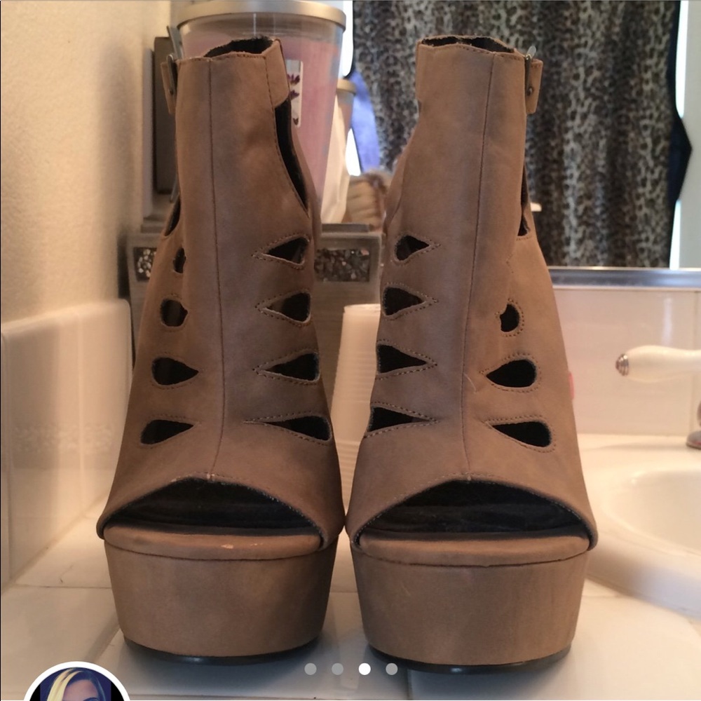 Nasty Gal Wedge Heels - Picture 3 of 5